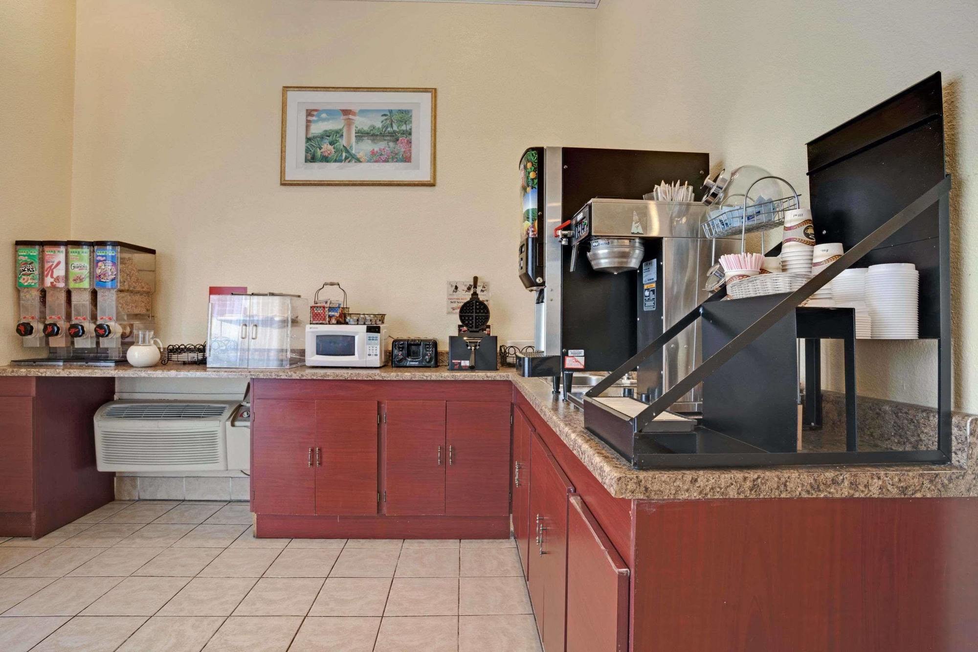 Econo Lodge Kent Luaran gambar