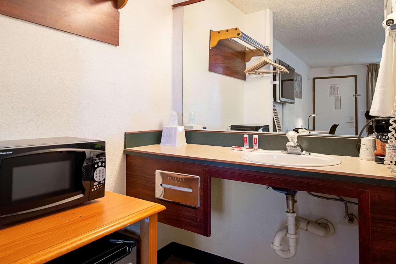Econo Lodge Kent Luaran gambar