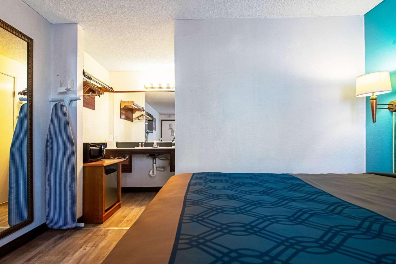 Econo Lodge Kent Luaran gambar